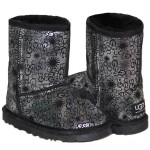 Детские угги UGG  KIDS CLASSIC SHORT (черные накатка UGG )